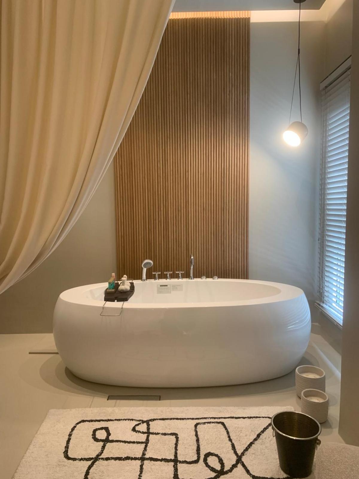 Apartment Khroma Luxury 1 Front *